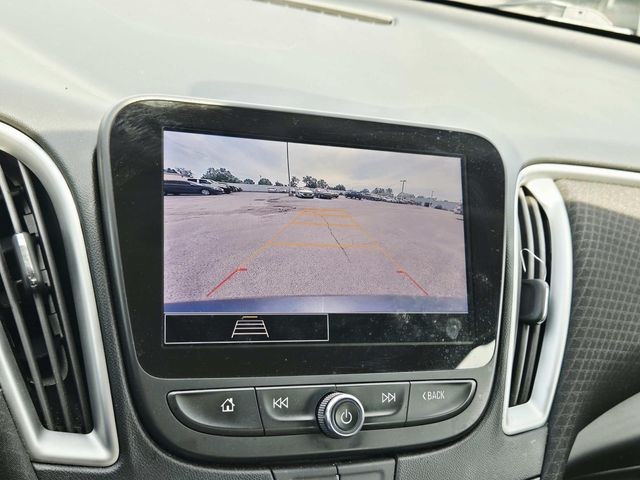 Chevrolet Malibu Vehicle Full-screen Gallery Image 22