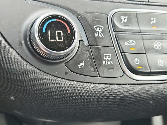 Chevrolet Malibu Vehicle Full-screen Gallery Image 24