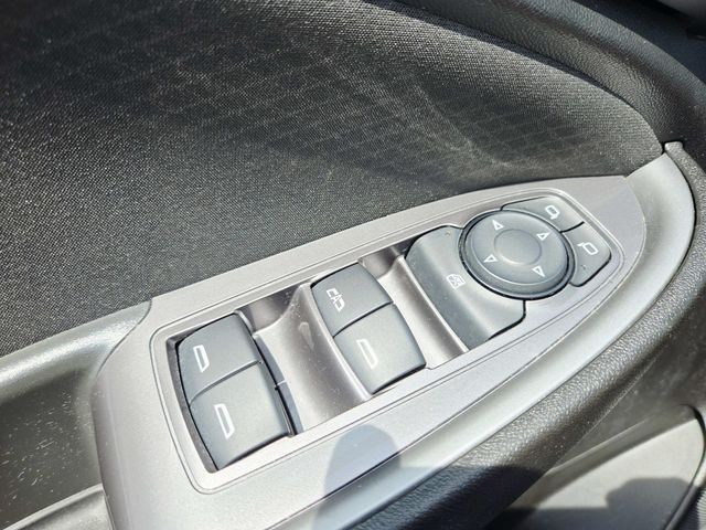 Chevrolet Malibu Vehicle Full-screen Gallery Image 30