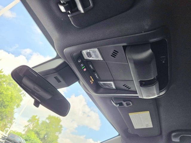 Chevrolet Equinox Vehicle Full-screen Gallery Image 28