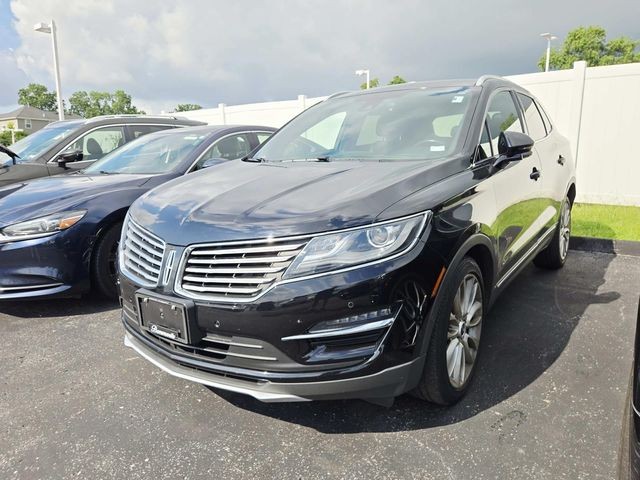 Lincoln MKC Vehicle Full-screen Gallery Image 04