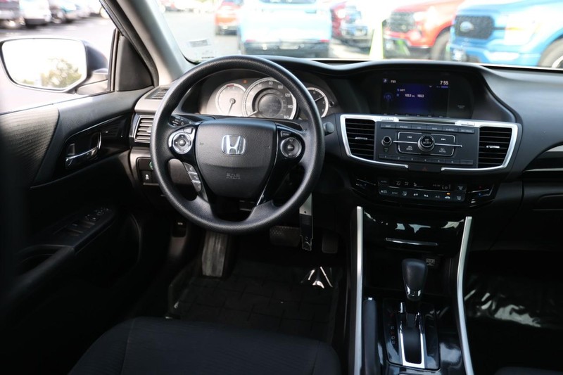 Honda Accord Sedan Vehicle Image 18