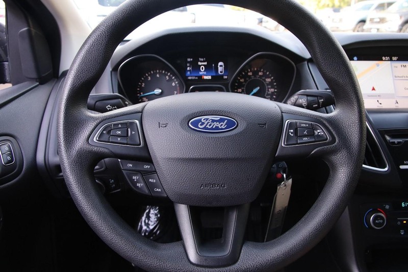 Ford Focus Vehicle Image 14