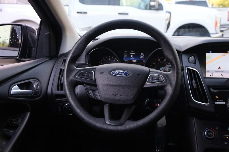 Ford Focus Vehicle Image 23