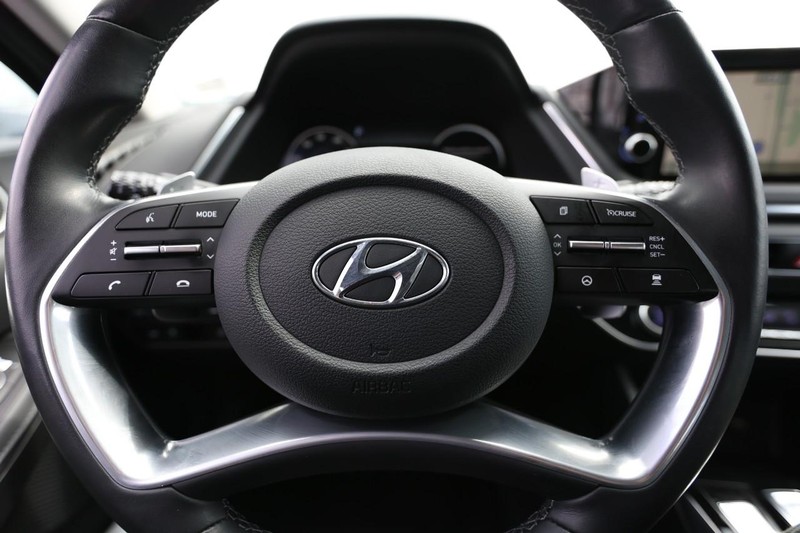 Hyundai Sonata Vehicle Image 09
