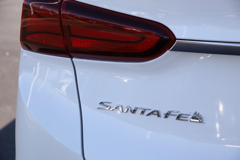 2020 Hyundai Santa Fe SE photo