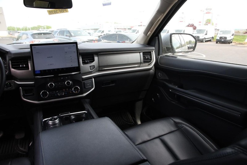 Ford Expedition Max Vehicle Image 30