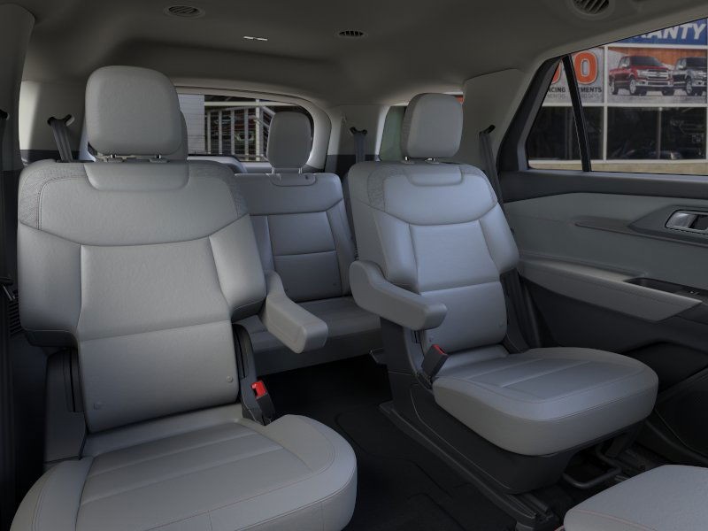 Ford Explorer Vehicle Image 11