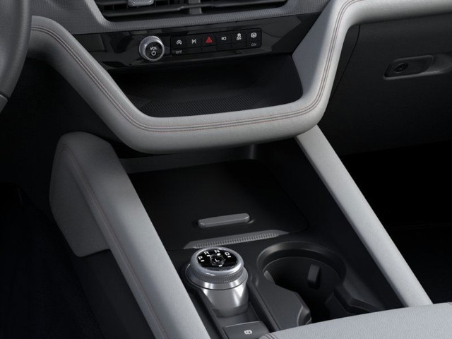 Ford Explorer Vehicle Image 15