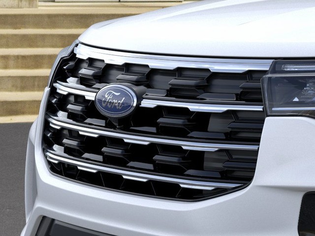 Ford Explorer Vehicle Image 17