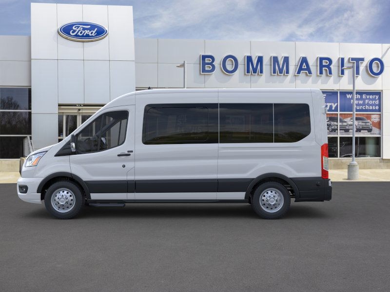 Ford Transit Passenger Wagon Vehicle Image 03