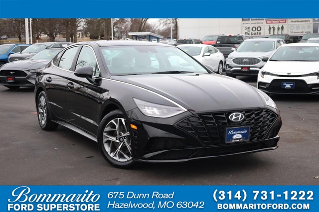 2023 Hyundai Sonata SEL at Bommarito Ford in Hazelwood MO