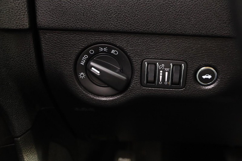 Dodge Charger Vehicle Image 18