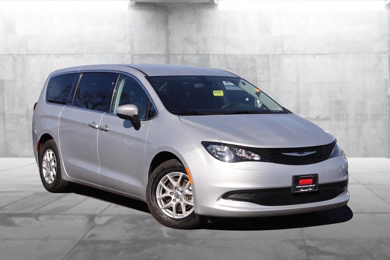 Chrysler Voyager Vehicle Image 02
