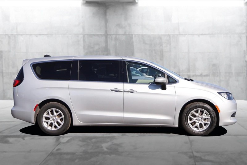 Chrysler Voyager Vehicle Image 05
