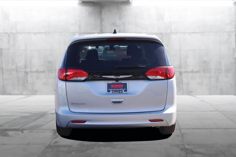Chrysler Voyager Vehicle Image 06