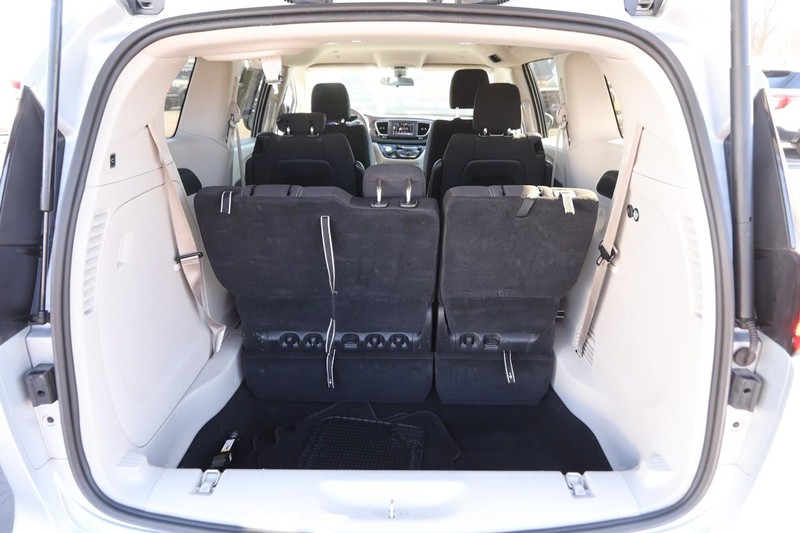 Chrysler Voyager Vehicle Image 07