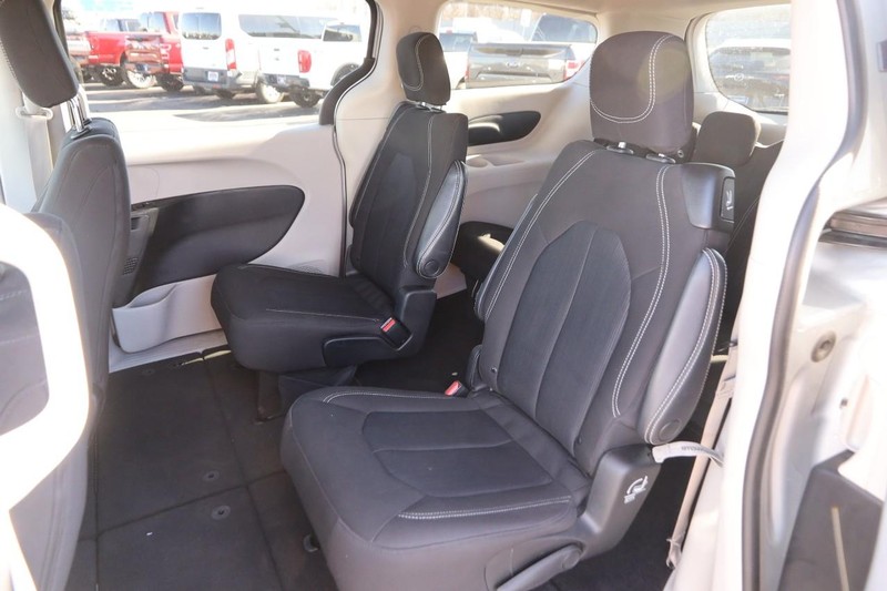 Chrysler Voyager Vehicle Image 10