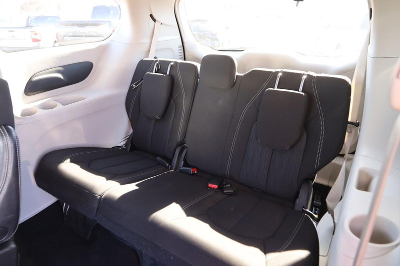 Chrysler Voyager Vehicle Image 11