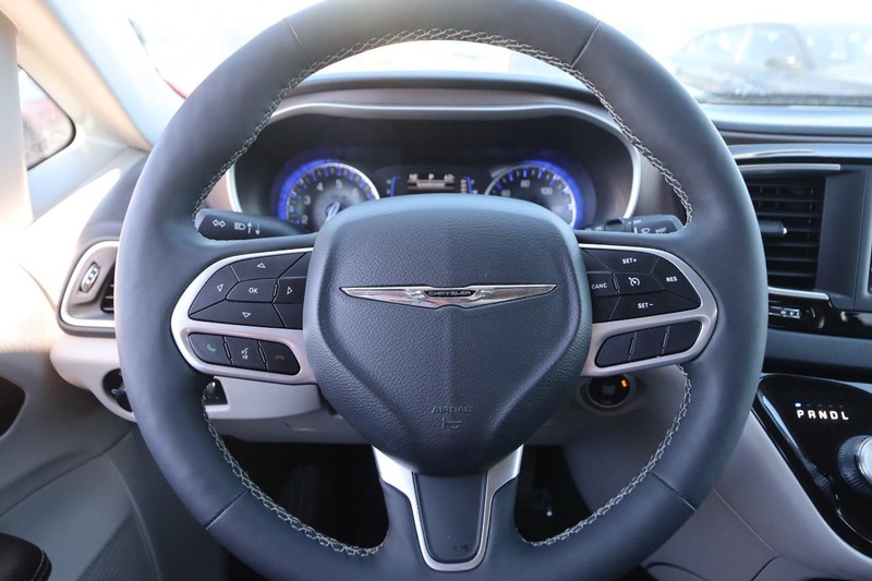 Chrysler Voyager Vehicle Image 12