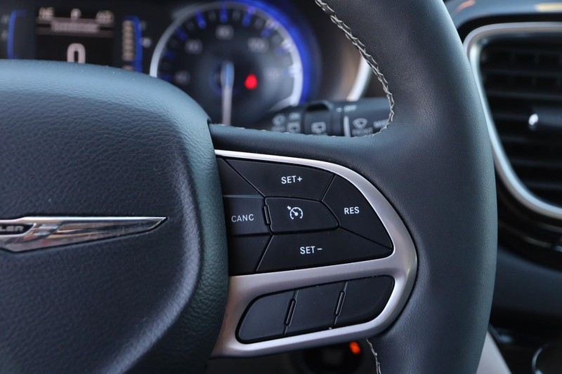 Chrysler Voyager Vehicle Image 14