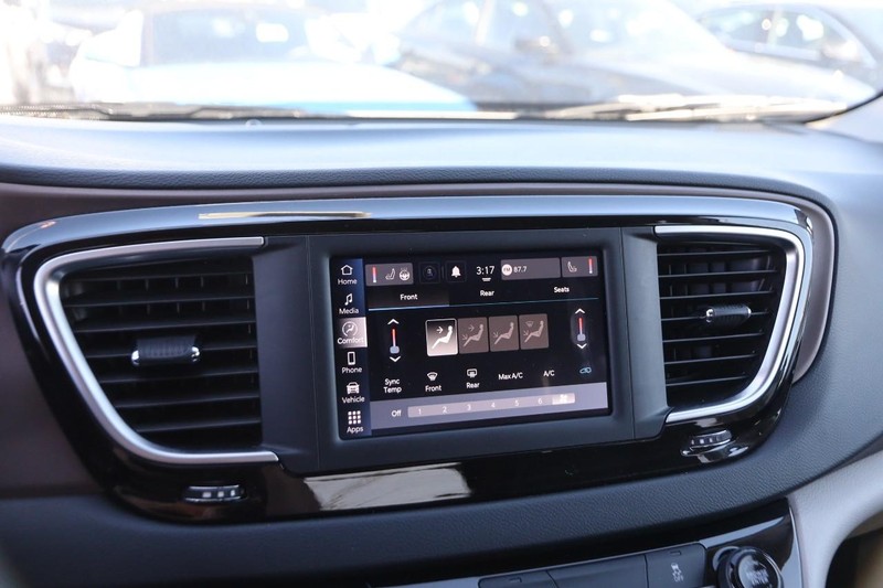 Chrysler Voyager Vehicle Image 17