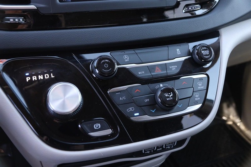 Chrysler Voyager Vehicle Image 19