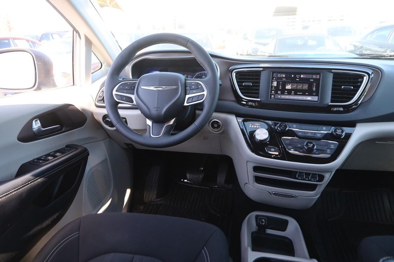Chrysler Voyager Vehicle Image 21