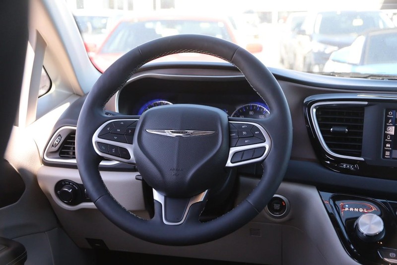 Chrysler Voyager Vehicle Image 22
