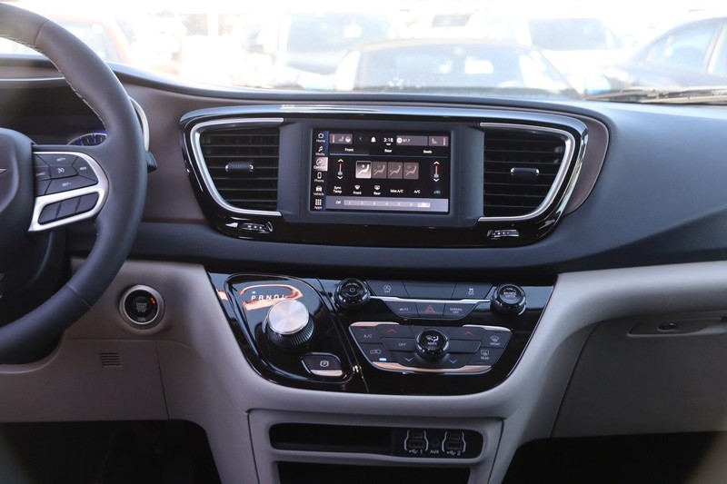 Chrysler Voyager Vehicle Image 23