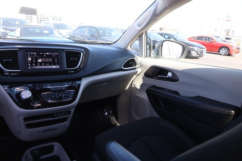 Chrysler Voyager Vehicle Image 24
