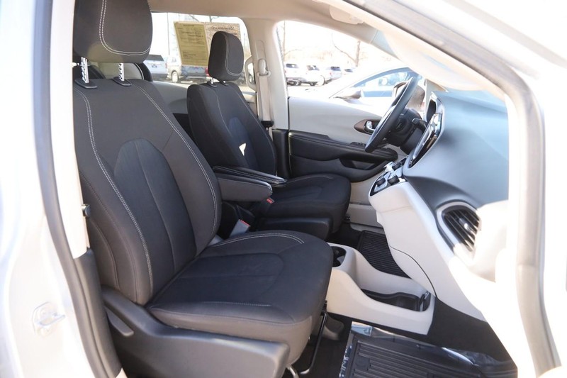 Chrysler Voyager Vehicle Image 25