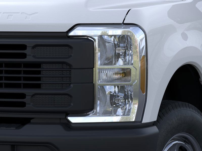 Ford Super Duty F-250 SRW Vehicle Image 18