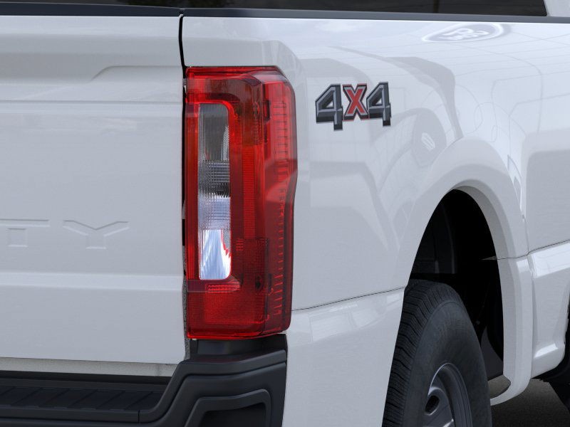 Ford Super Duty F-250 SRW Vehicle Image 21