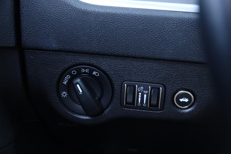 Dodge Charger Vehicle Image 18