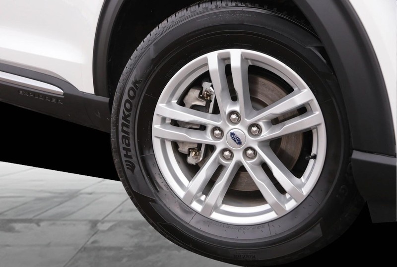 Ford Explorer Vehicle Image 03