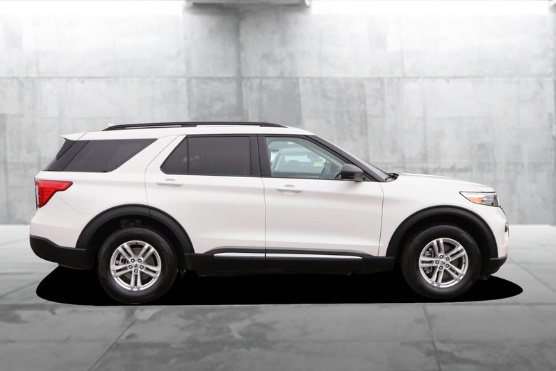 Ford Explorer Vehicle Image 05