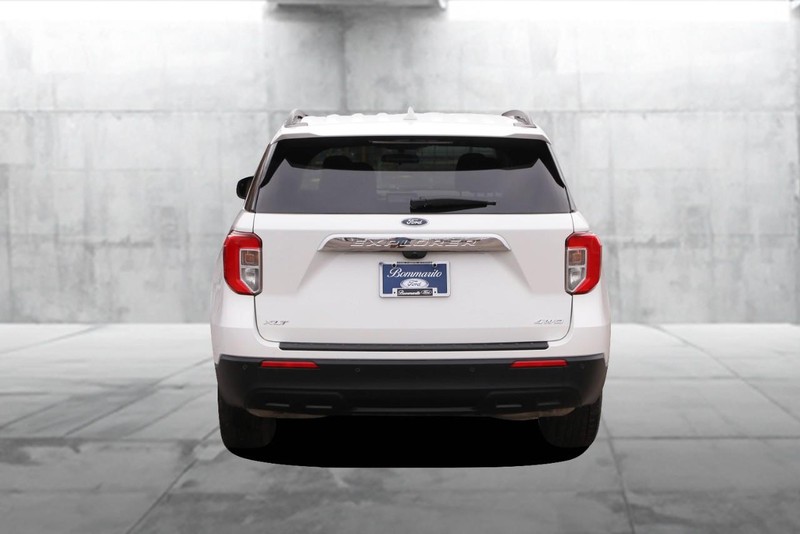 Ford Explorer Vehicle Image 06