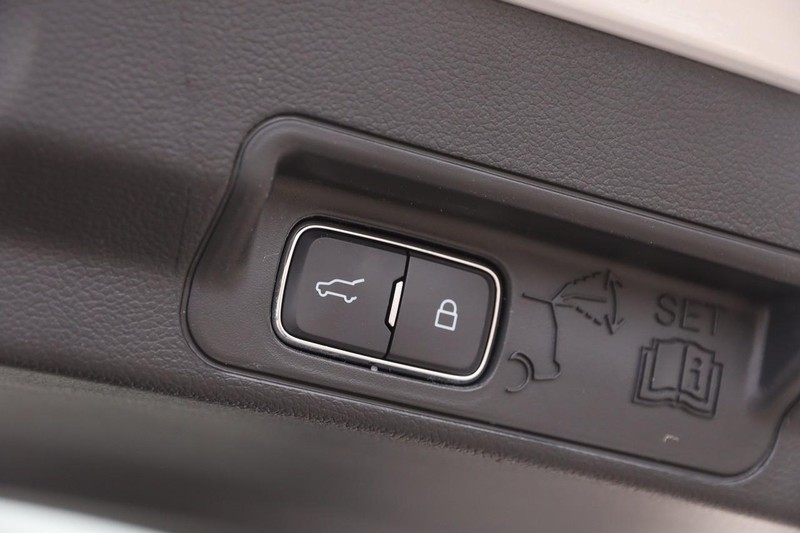 Ford Explorer Vehicle Image 08