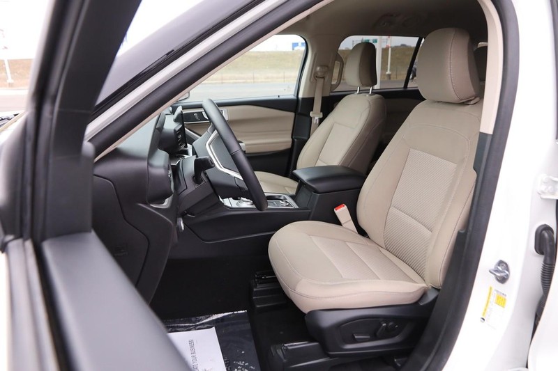 Ford Explorer Vehicle Image 09