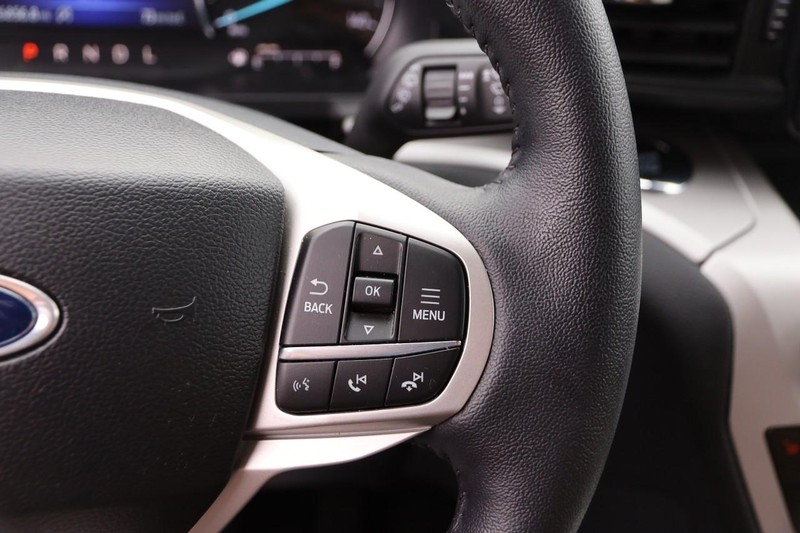 Ford Explorer Vehicle Image 14