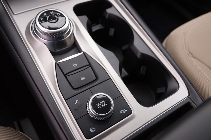 Ford Explorer Vehicle Image 20