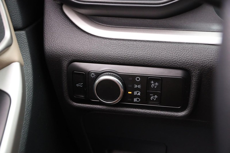 Ford Explorer Vehicle Image 21