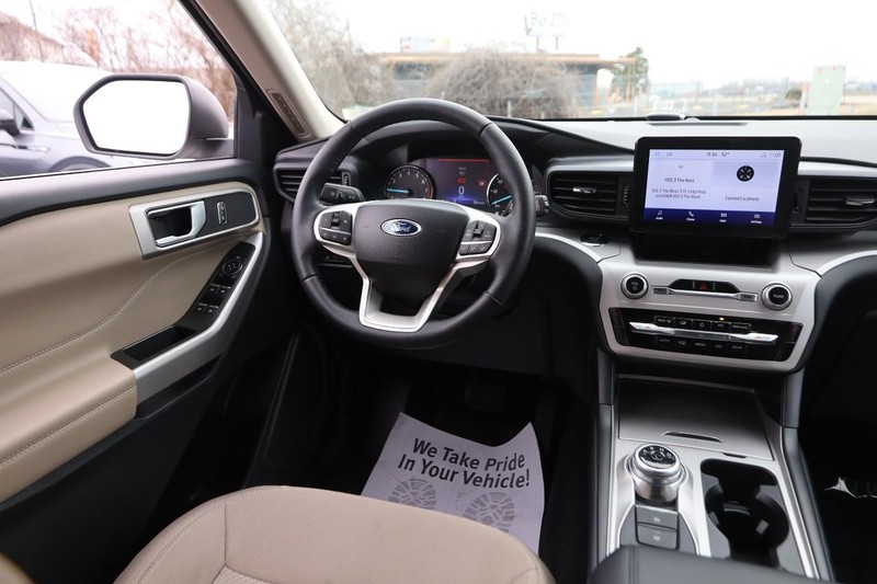Ford Explorer Vehicle Image 23