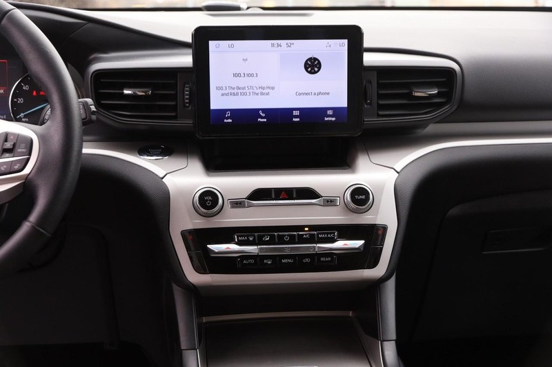 Ford Explorer Vehicle Image 25