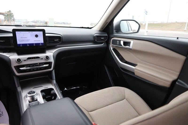 Ford Explorer Vehicle Image 26