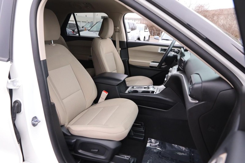 Ford Explorer Vehicle Image 27