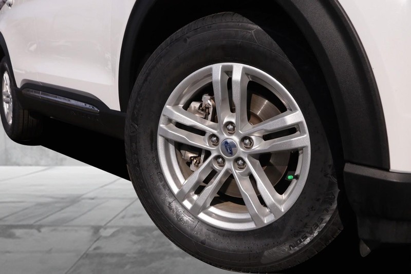Ford Explorer Vehicle Image 03