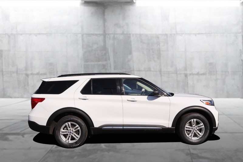 Ford Explorer Vehicle Image 05