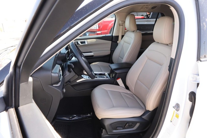 Ford Explorer Vehicle Image 09